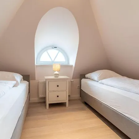 Reetdachhaus Waterkueken Waterkueken Dom wakacyjny